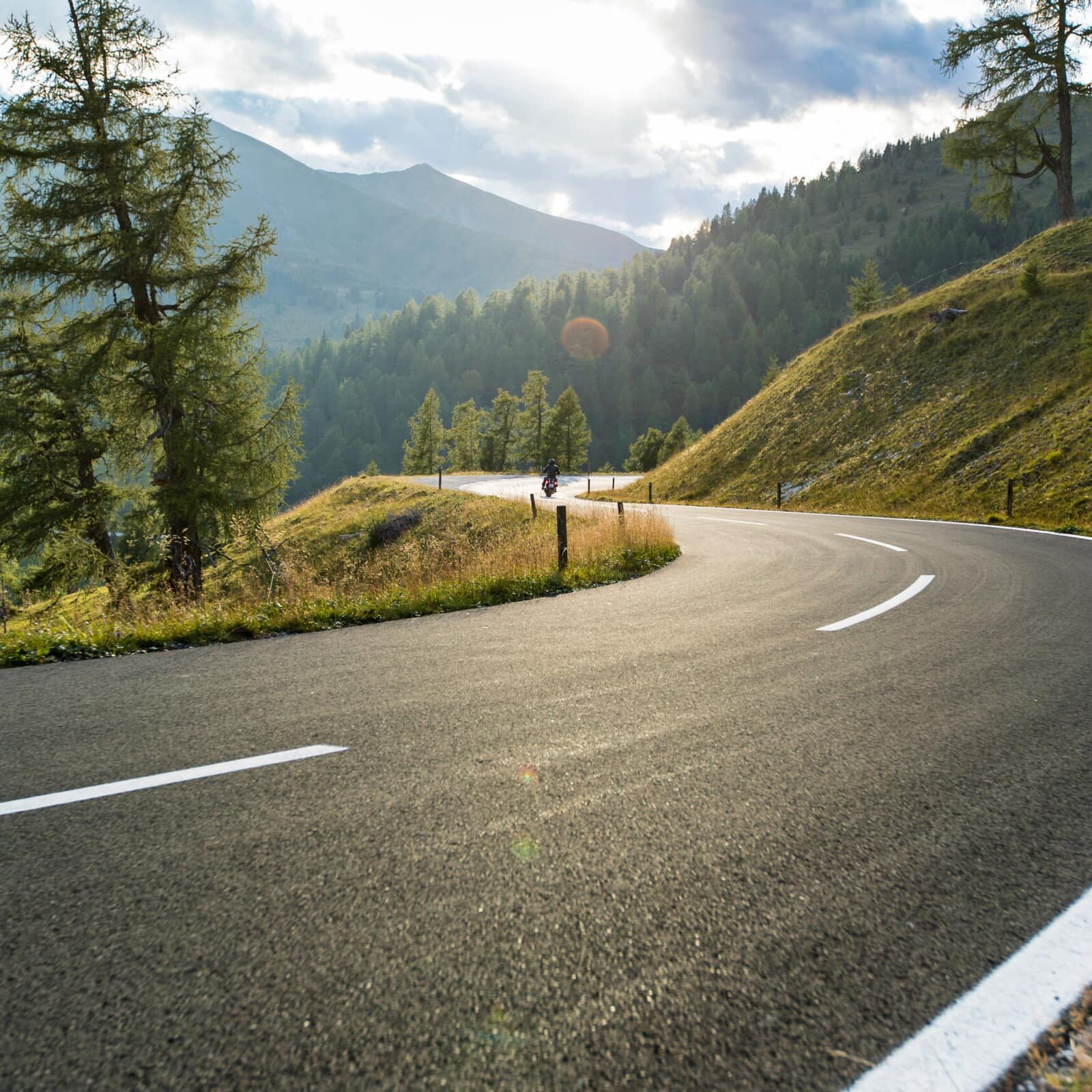 Raod_Through_Mountians_Motorcyle